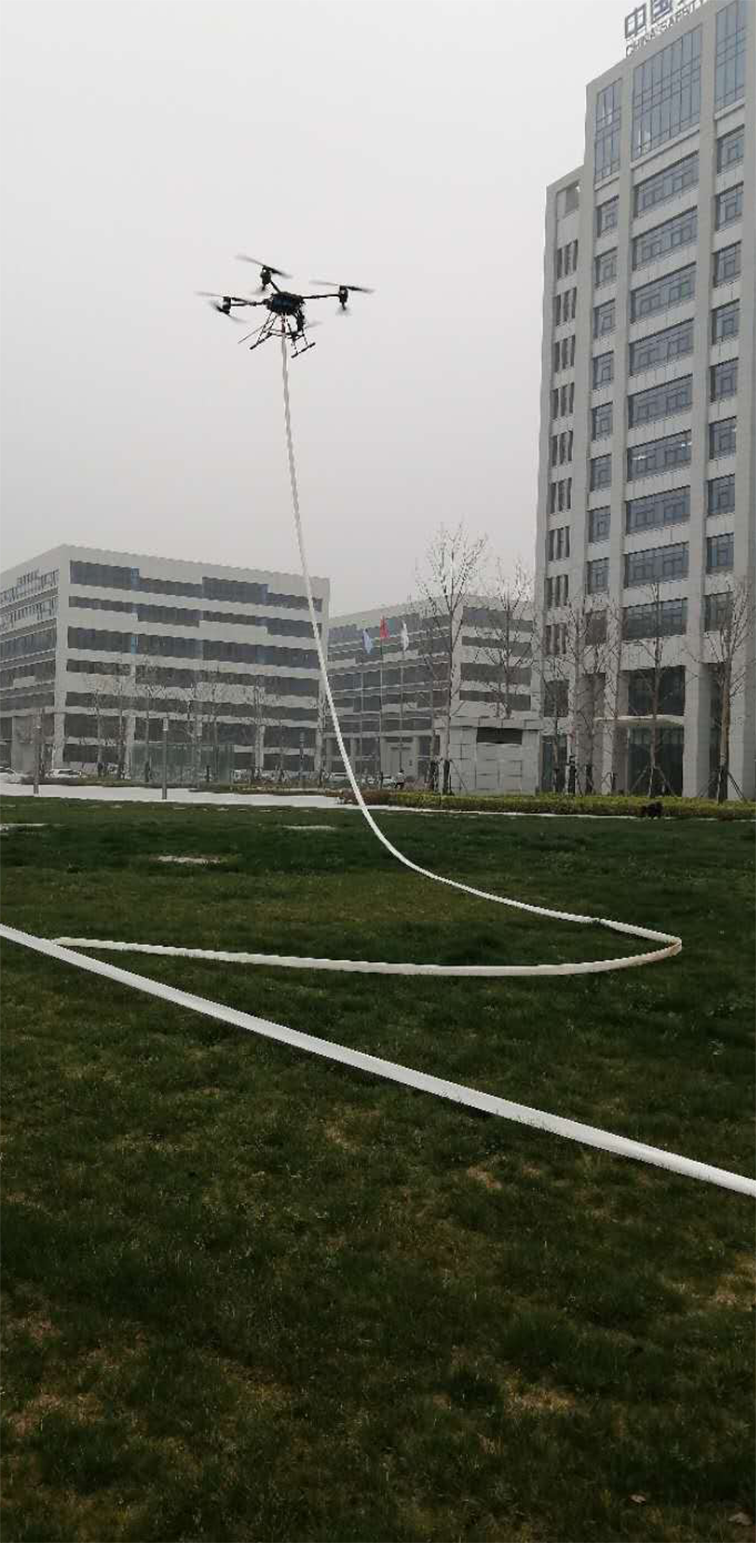 可以空中拖水帶100米的滅火無人機，助力高層建筑救援