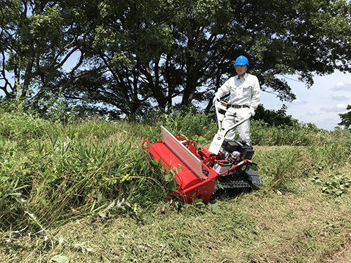 履帶乘坐式割草機