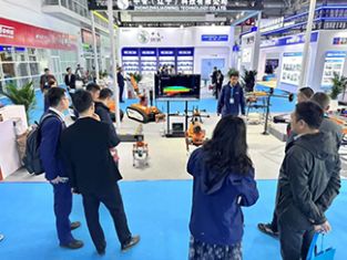 【消防機器狗系列亮相石油展】北京凌天滅火四足機器狗、偵察四足機器狗、運輸四足機器狗、消防系留滅火無人機等重點裝備亮相展會！